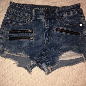 Denim shorts with zipper detail